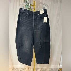 Universal Thread Black Curved leg ankle Jeans